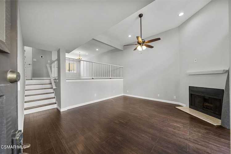 21205 Lassen St #4, Chatsworth, CA 91311