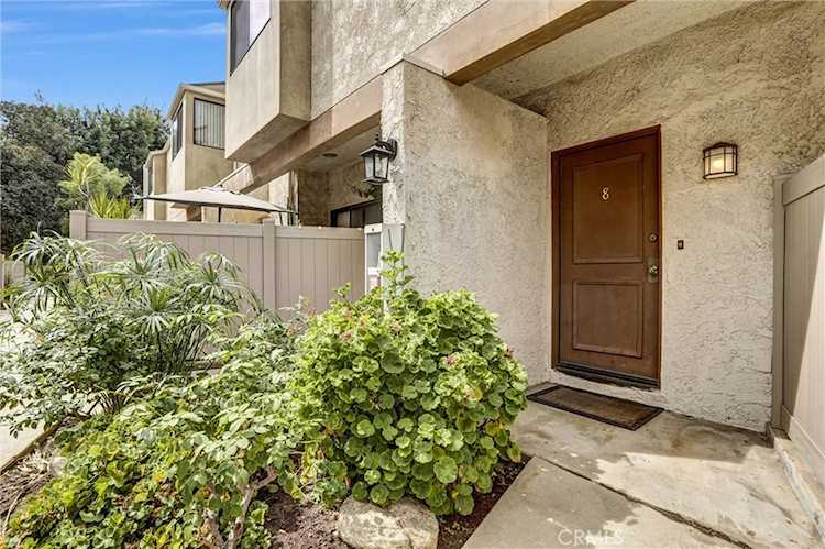 18242 Burbank Blvd #8, Tarzana, CA 91356