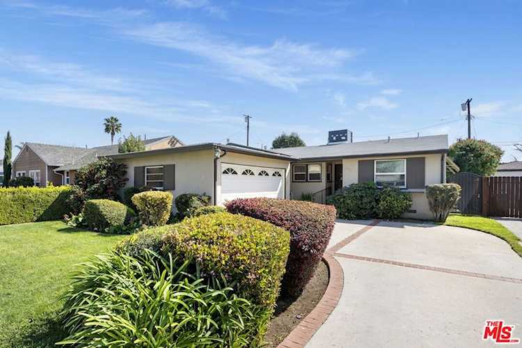 16620 Hamlin St, Lake Balboa, CA 91406