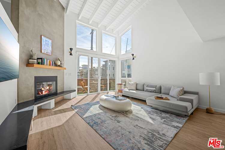 18 Privateer St #3, Marina Del Rey, CA 90292