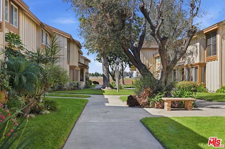 9781 S Karmont Ave, South Gate, CA 90280