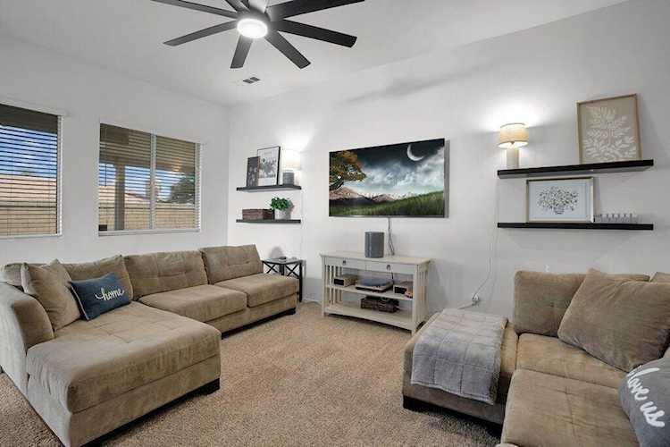 45180 Debbie Dr, La Quinta, CA 92253