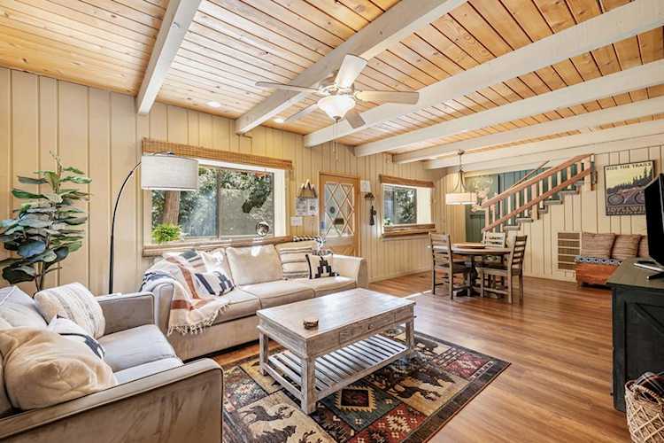 52172 Acorn Ln, Idyllwild, CA 92549