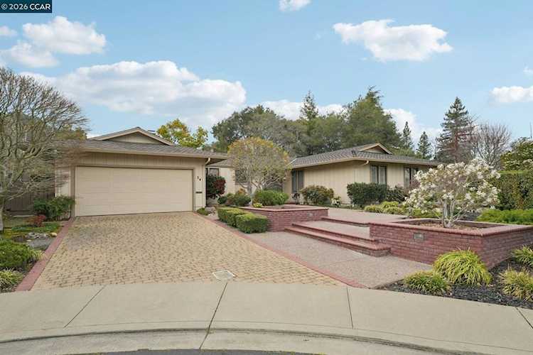 34 Sherwood Ct, Moraga, CA 94556