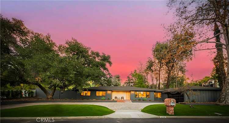 4830 Hasekian Dr, Tarzana, CA 91356