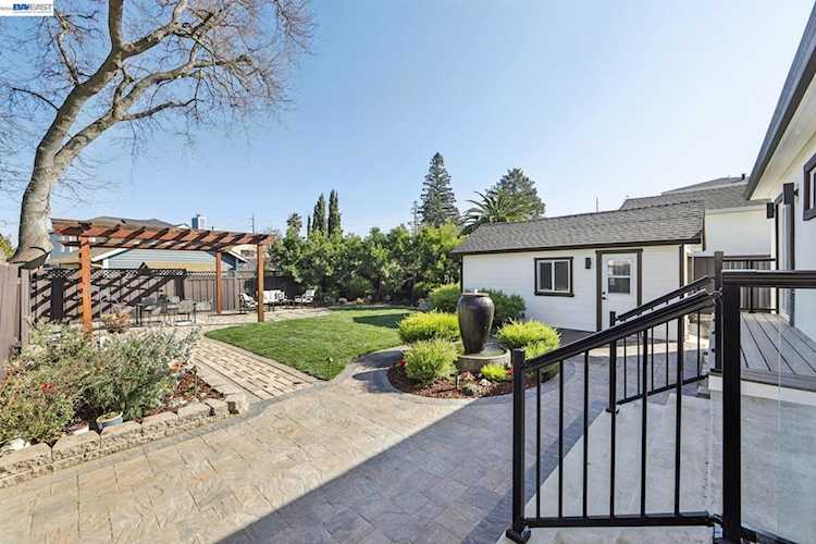725 Alameda De Las Pulgas, Redwood City, CA 94061