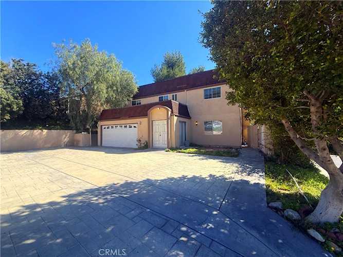 13466 Almetz St, Sylmar, CA 91342