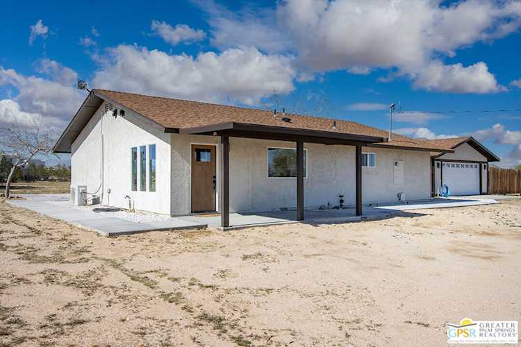 60777 Adele Rd, Landers, CA 92285