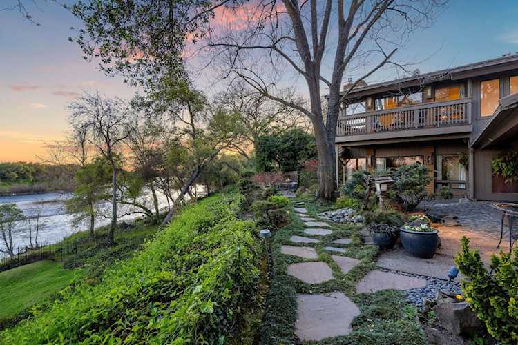 23 Riverbank Place, Carmichael, CA 95608