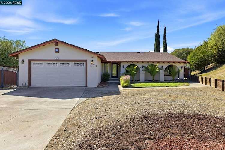 2359 Platt Dr, Martinez, CA 94553