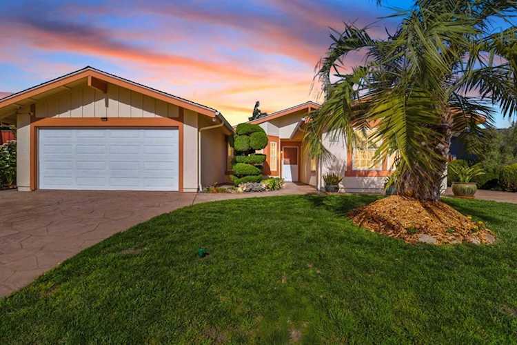 1527 Hawser Ln, Half Moon Bay, CA 94019