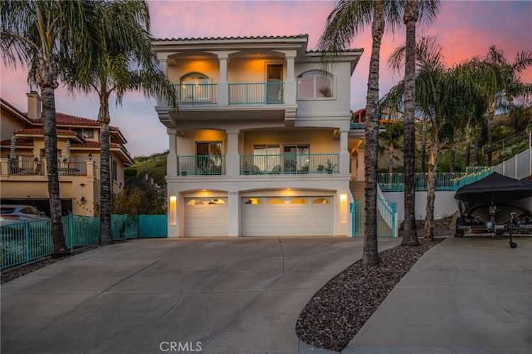 22391 W San Joaquin, Canyon Lake, CA 92587