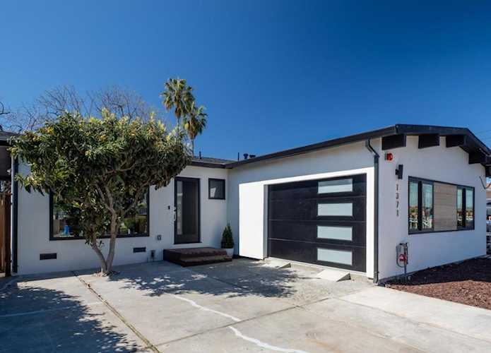 1371 Camellia Dr, East Palo Alto, CA 94303