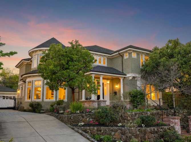 1425 Benito Ave, Burlingame, CA 94010