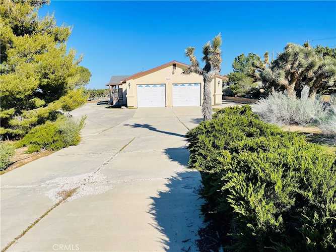 9425 Mountain Rd, Pinon Hills, CA 92372