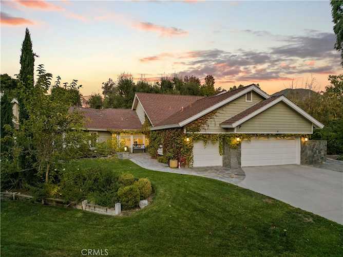 15533 Saddleback Dr, Canyon Country, CA 91387