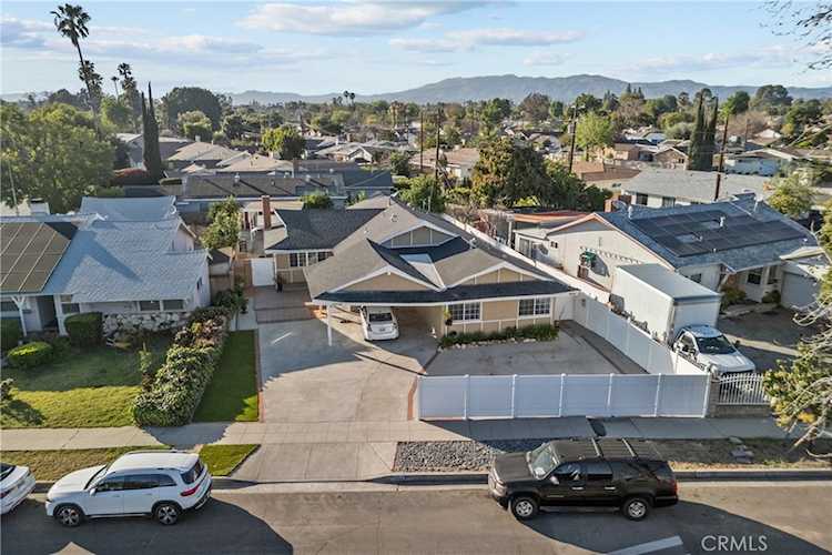 9559 Natick Ave, North Hills, CA 91343