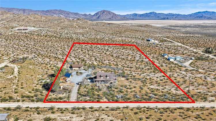 31420 Rabbit Springs Ln, Lucerne Valley, CA 92356