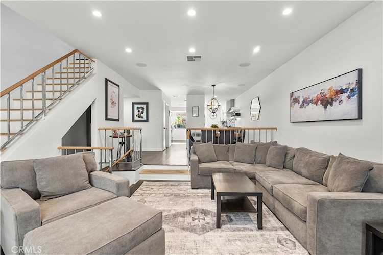 10229 Variel #12, Chatsworth, CA 91311