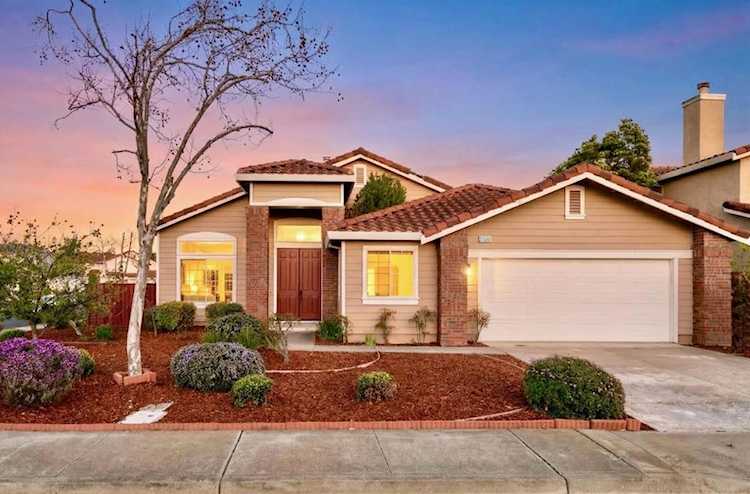 31500 Silvertide Dr, Union City, CA 94587