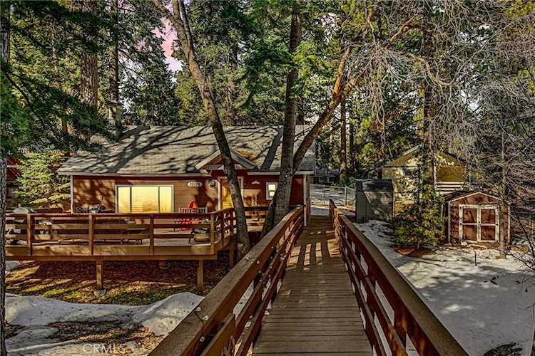 32135 West Dr, Running Springs, CA 92382