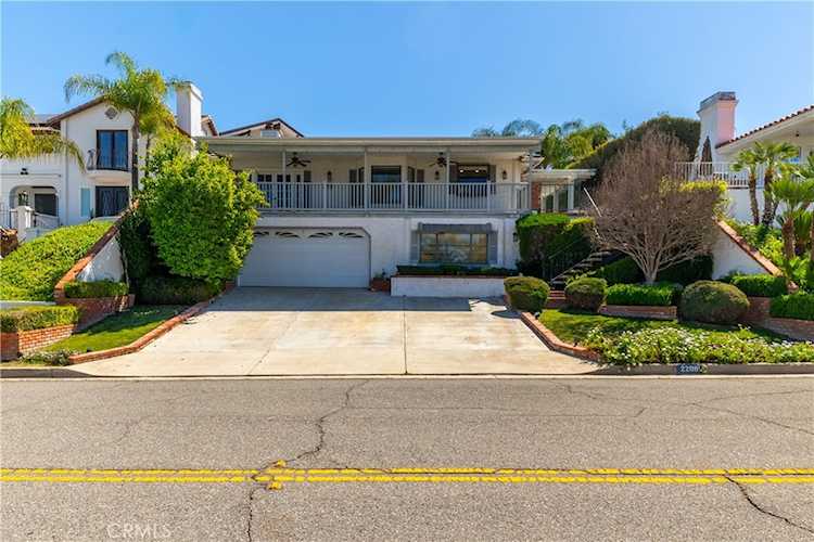 22081 Village Way Dr, Canyon Lake, CA 92587