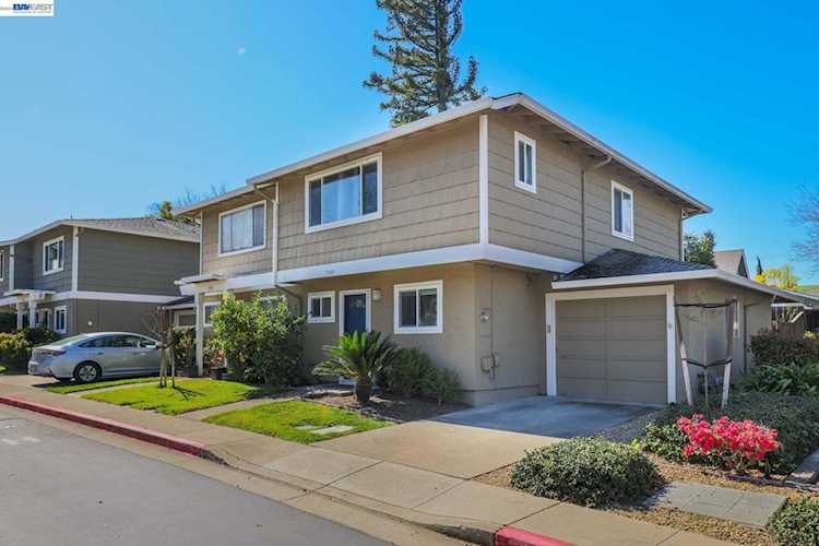 7584 Silvertree Ln, Dublin, CA 94568