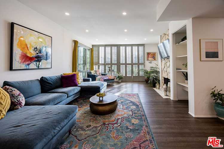 17711 Margate St #211, Encino, CA 91316