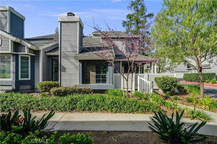 302 Monroe Ct, Azusa, CA 91702