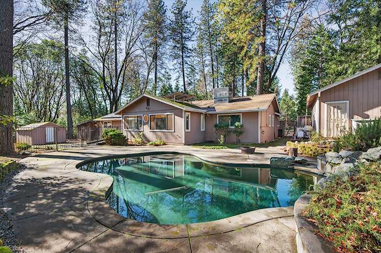 5897 Silverleaf Dr, Foresthill, CA 95631