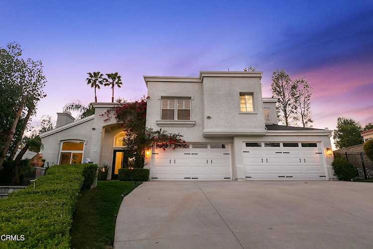 5537 Foothill Dr, Agoura Hills, CA 91301