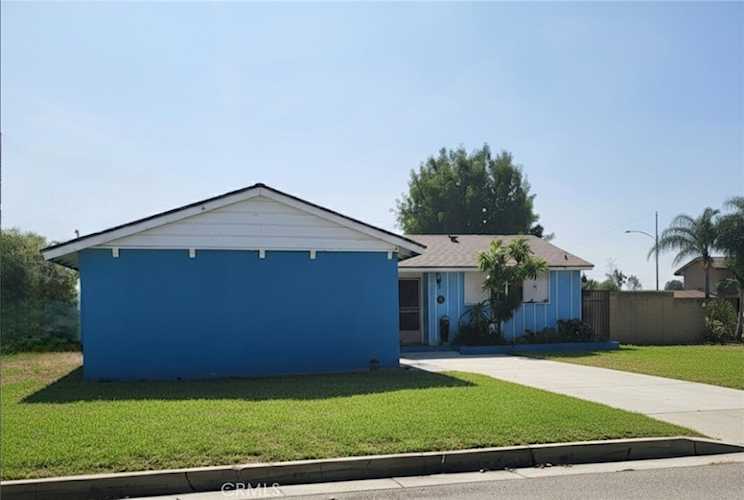 5724 N Galanto, Azusa, CA 91702