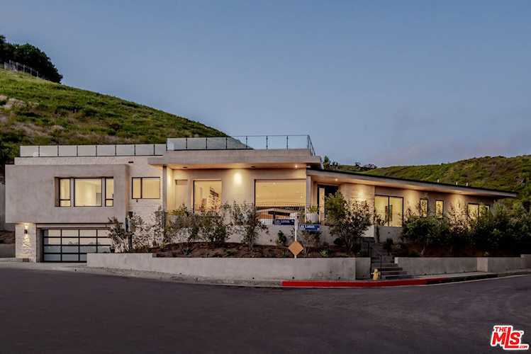 1205 Las Lomas Place, Pacific Palisades, CA 90272