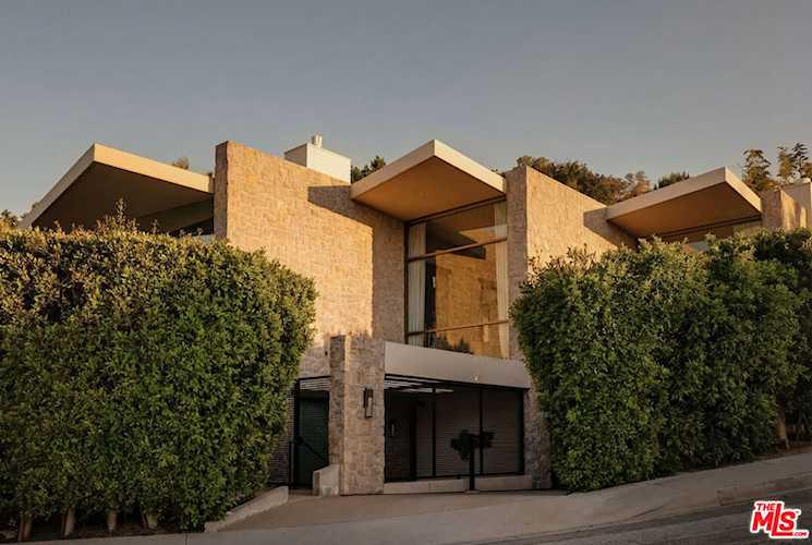 9233 Swallow Dr, West Hollywood, CA 90069