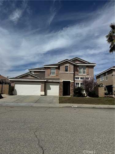 3525 Fairgreen Ln, Palmdale, CA 93551