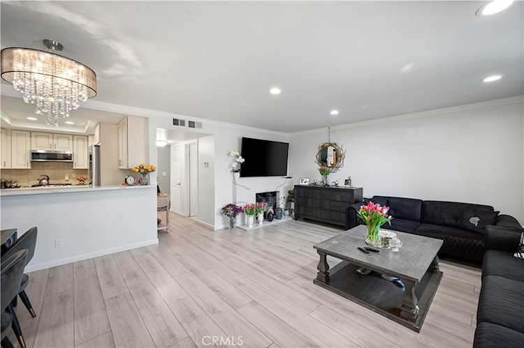 8435 Burnet #105, North Hills, CA 91343