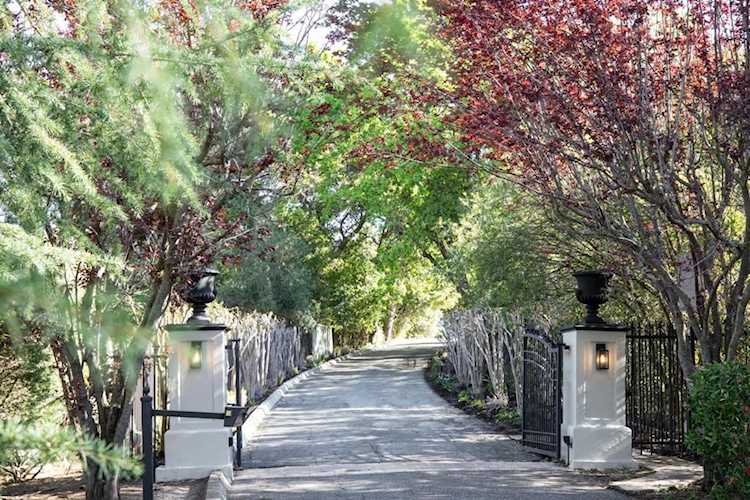 27210 Ohlone Ln, Los Altos Hills, CA 94022