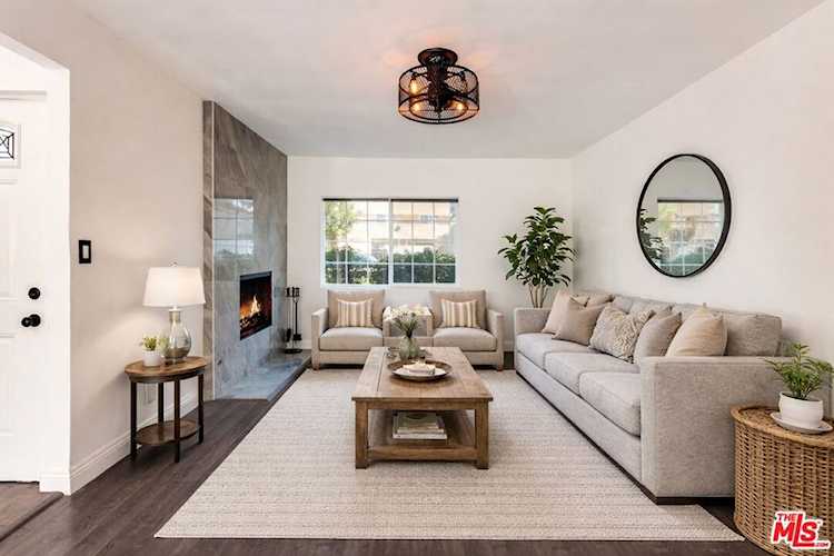 18318 Gresham St, Northridge, CA 91325