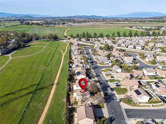 577 Cedar View Dr, Beaumont, CA 92223