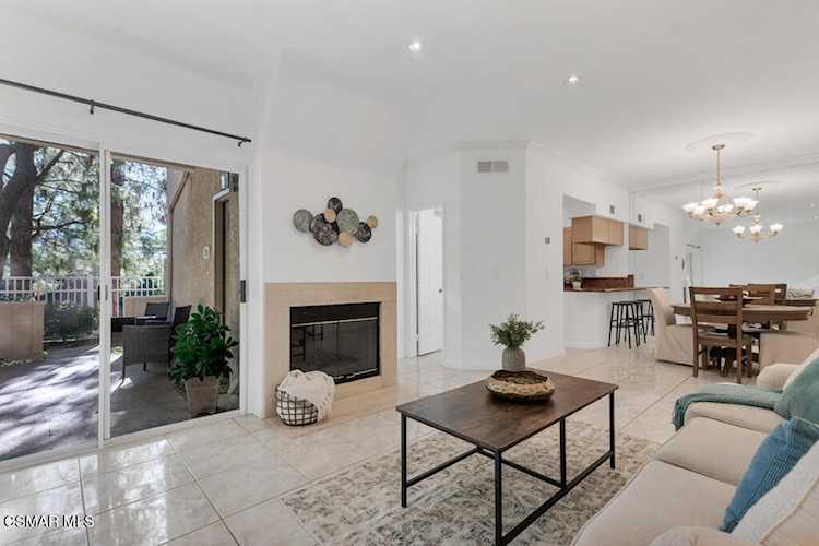 640 Indian Oak Ln #106, Oak Park, CA 91377