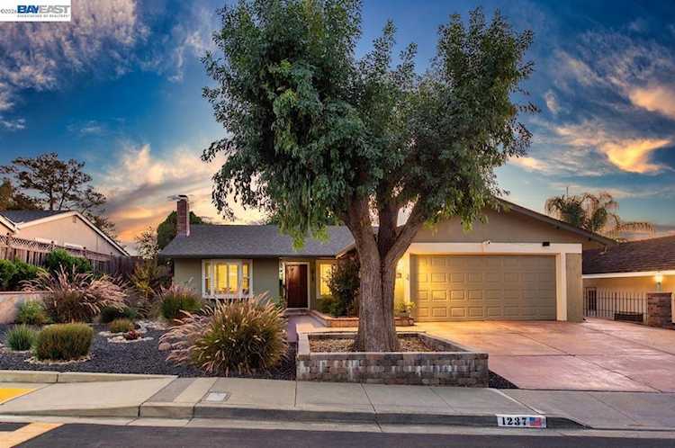 1237 Concord St, Pleasanton, CA 94566