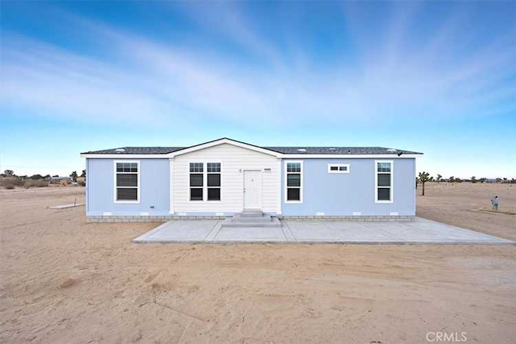 5430 Luna Rd, Phelan, CA 92371