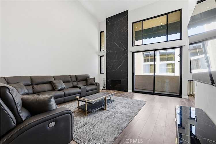 5310 Zelzah Ave #302, Encino, CA 91316