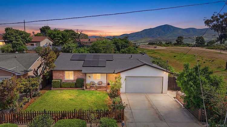 103 Arran Ave, Spring Valley, CA 91977