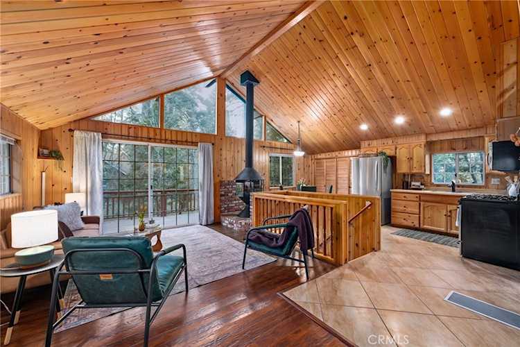 32143 West Dr, Running Springs, CA 92382