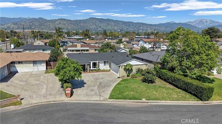 907 E E Ghent, Azusa, CA 91702