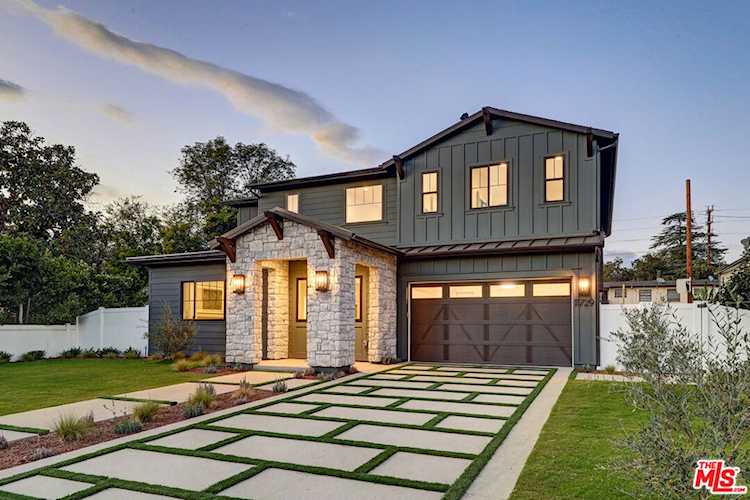 11729 Hartsook St, Valley Village, CA 91607