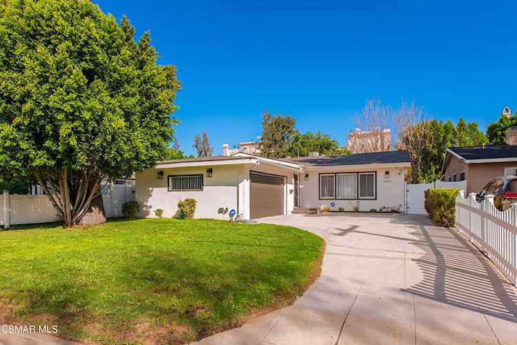 16421 Haynes St, Lake Balboa, CA 91406