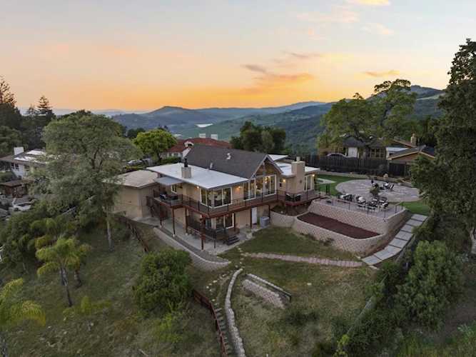 15605 Oakridge Ct, Morgan Hill, CA 95037