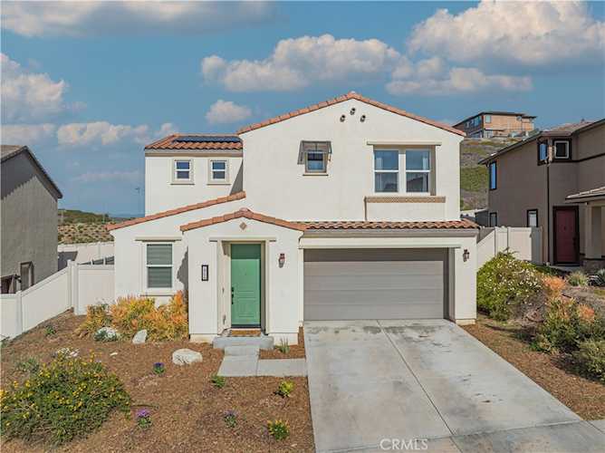 18175 Meridian Ln, Saugus, CA 91350